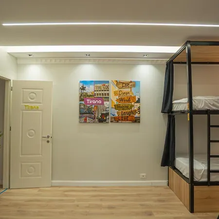 7even Boutique بيت شباب تيرانا