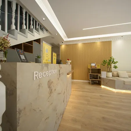 بيت شباب 7even Boutique تيرانا